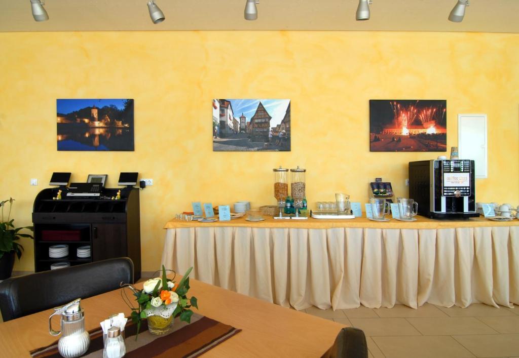 Hotel Frankenhoehe Aurach Exterior foto